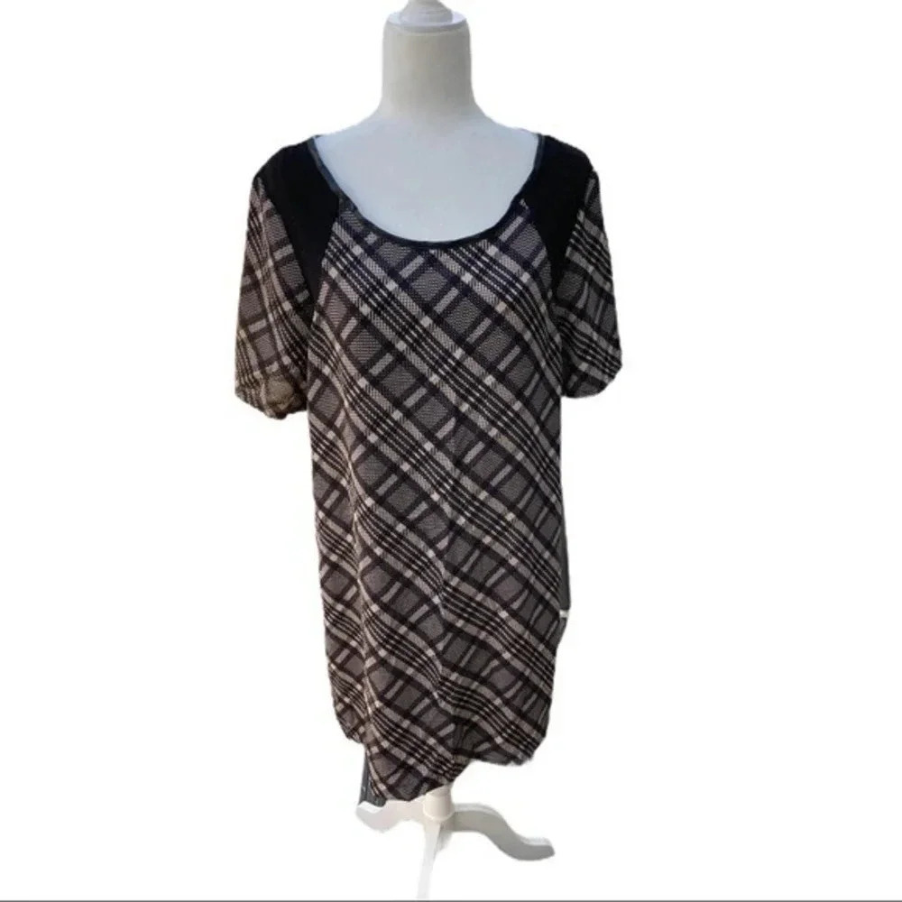 Le Lis Faux Leather Trim Black and Tan plaid shift dress Size M​​​‎